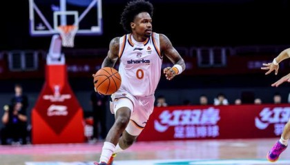 上海男篮已经将两位超级外援合同转正！全额保障，卢伟眼光太毒辣