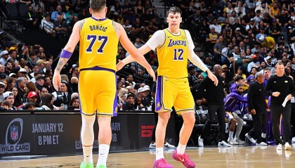 华体会app下载-又一次打出了灾难表现，湖人锋线新援的状态为什么如此起伏不定？